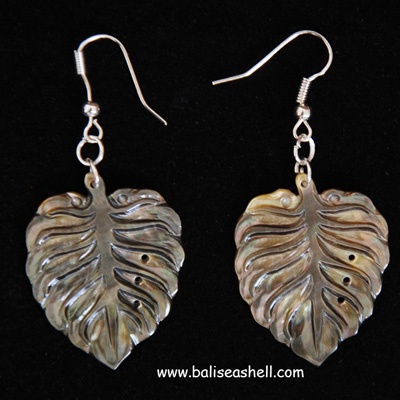shell crafts art carving pearl