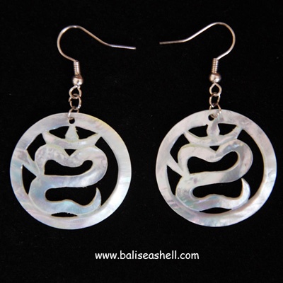 art carving black peal shell earring