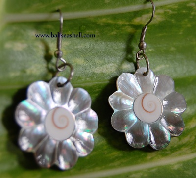 flower with art sun earring shell