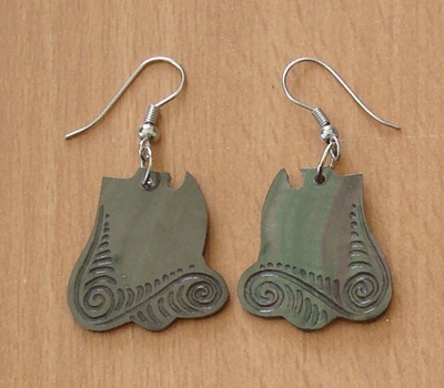 black mop shell earring
