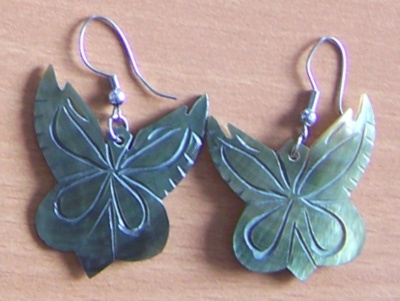 shell earring black mop