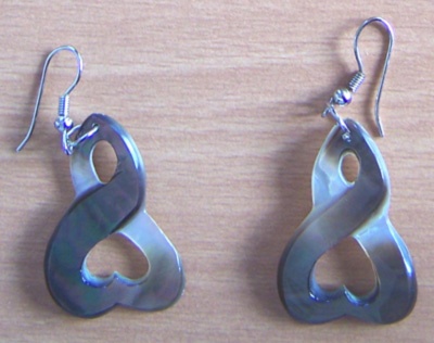 shell earring art carving
