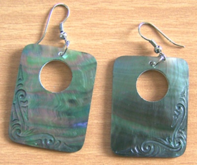 bali earring black shell