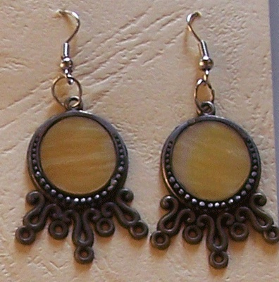 earring mop yellow with metal