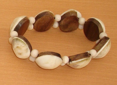 seven eye closed shell brecelet