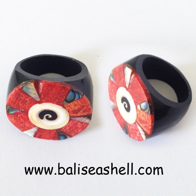 ring shell mosaic with receine