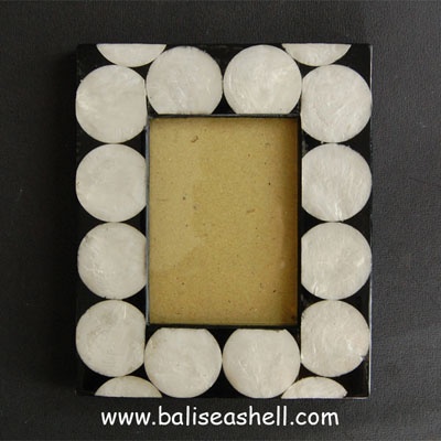 photo frame from shell capos
