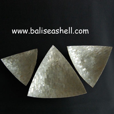 white capis art set pyramid