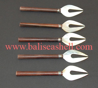 fork art with mop shell and wood