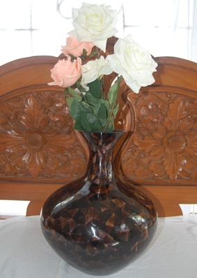 shell vases black pen lip from