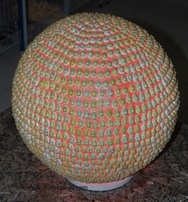 yelow cowrie shell deco lamp