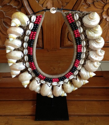 shell native art necklace from papua