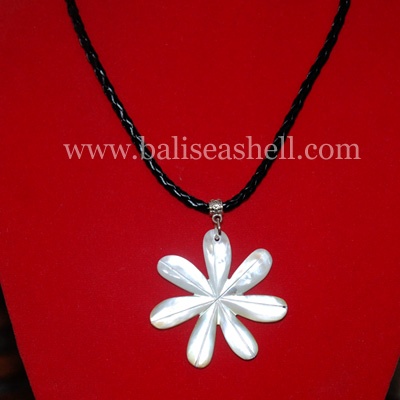 shell neklace flower art