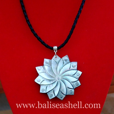 shell carving pendants with art fashion jewel