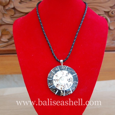shell neklace art jewelry indonesia