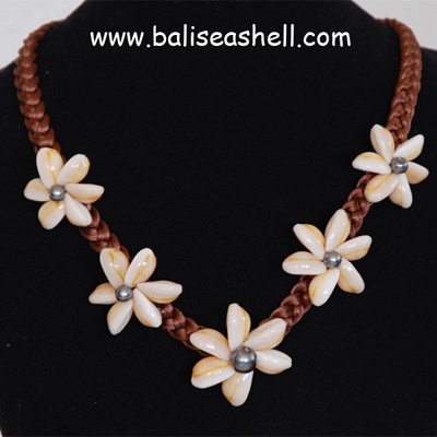 seashell jewelry indonesia art