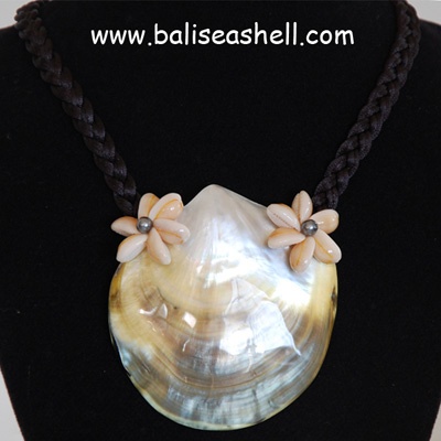seashell jewelry necklace