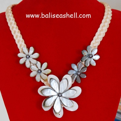 flower design necklace carving