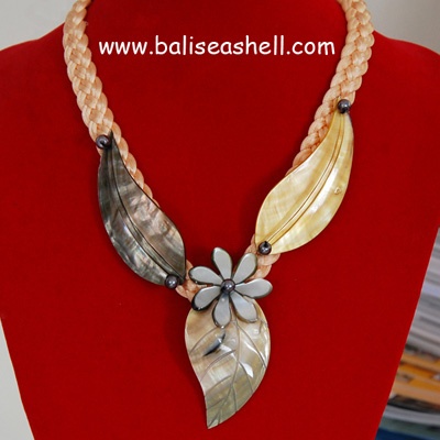 seashell necklace art jewelry