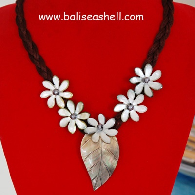 seashell jewelry indonesia art
