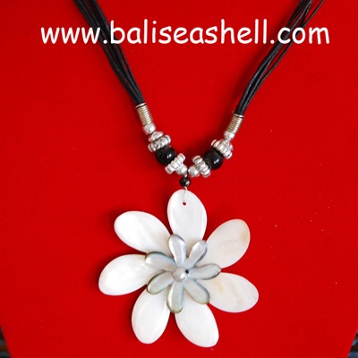 necklace floder art with bead