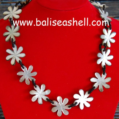 seashell necklace art jewelry