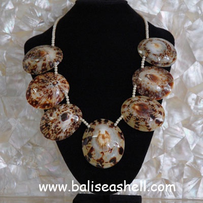 shell necklace art jewelry