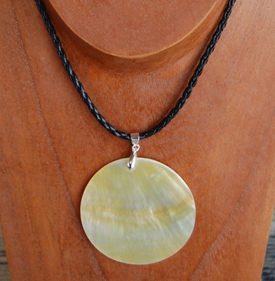 mop shell necklace