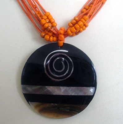 black mop shell necklace with bead