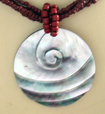 black shell necklace with bead