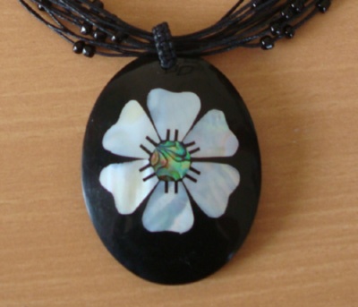 shell necklace oval