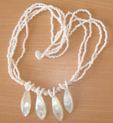 mop shell white art necklace