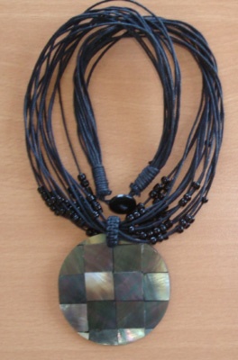 necklace bead string with mop