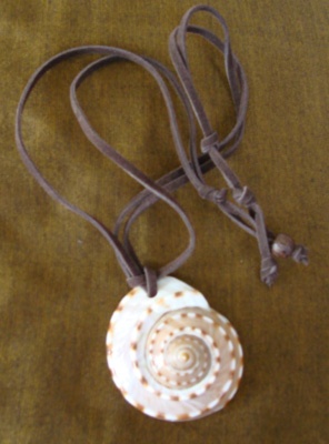 shell necklace with leather