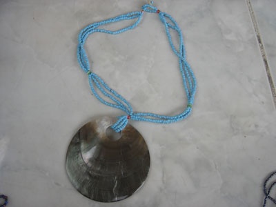 Black necklace shell big around hold