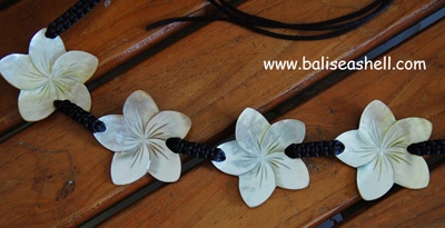 simple flower design belt art