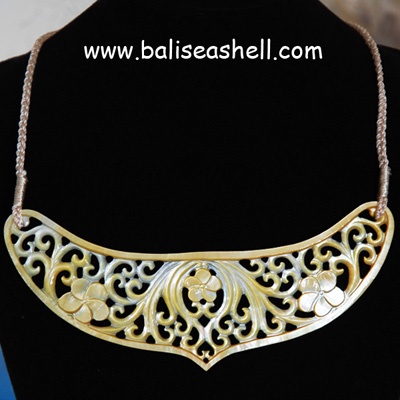 bali carving art necklace