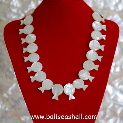 necklace shell pearl