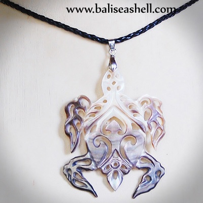 shell necklace art carving