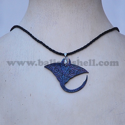 art manta ray shell carving necklace