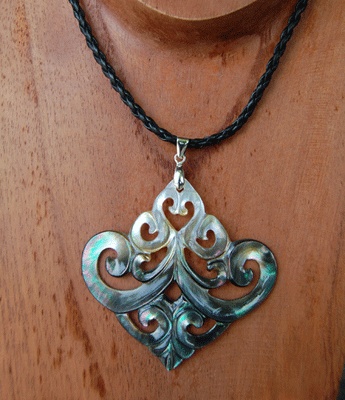 shell carving necklace