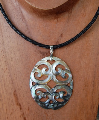 shell carving necklace