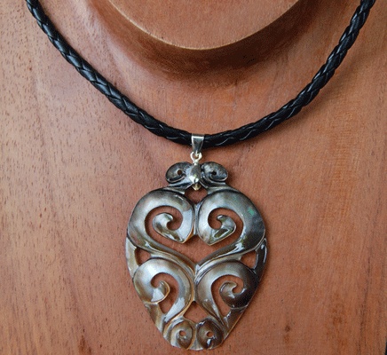 shell carving necklace