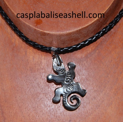 gheco art carving necklace