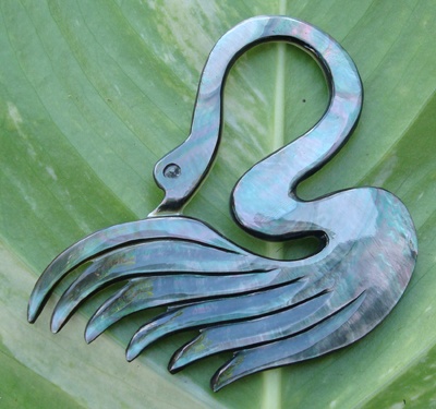 balinese art jewelry from shell carving