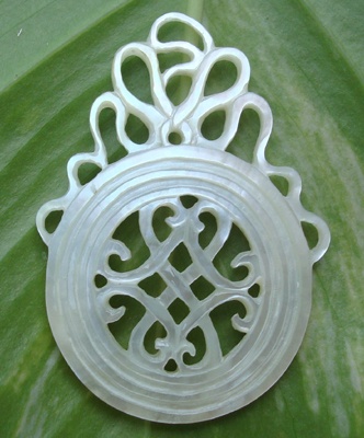 mop shell carving pendants