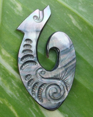 shell hook art carving