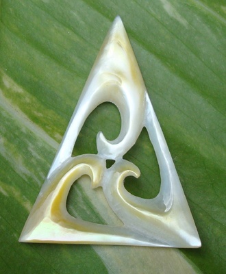 coru carving art with mop shell