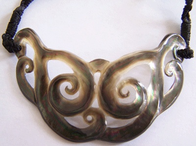 carving necklace shell