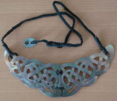 carving necklace shell